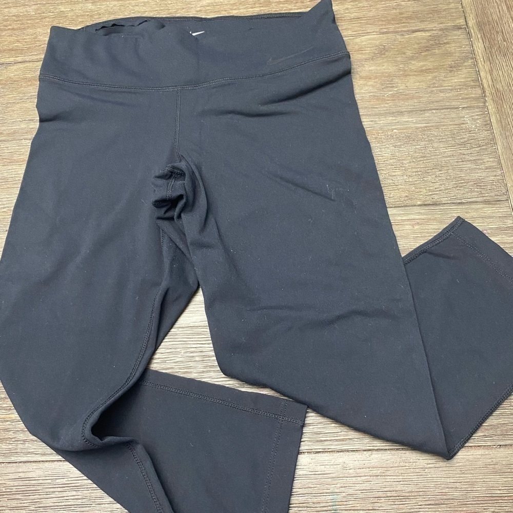 Nike sportswear Club cropped leggings in black M